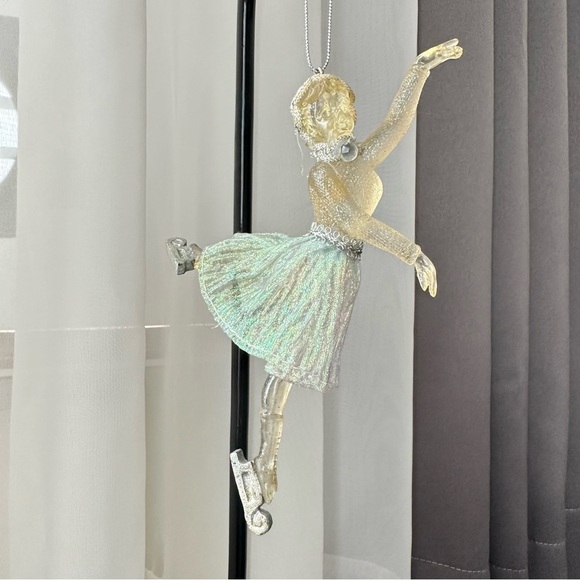 Set of 2 Vintage Ice Skating Girls Christmas Tree Ornaments - Picture 7 of 10